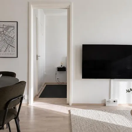 公寓 Quiet 10th Floor With Balcony, Next To Train Station *