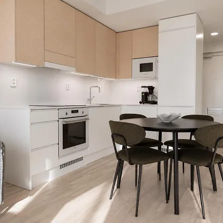 公寓 Quiet 10th Floor With Balcony, Next To Train Station 奥卢